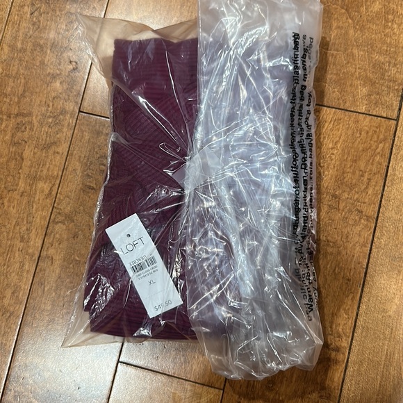 NWT LOFT Pleated Sleeve Turtleneck Top - Picture 3 of 5